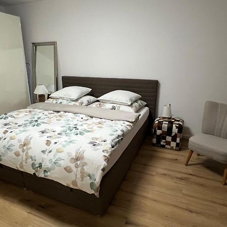 Stylish 1-Bedroom Condo Close To Exhibition Square Basilea Esterno foto