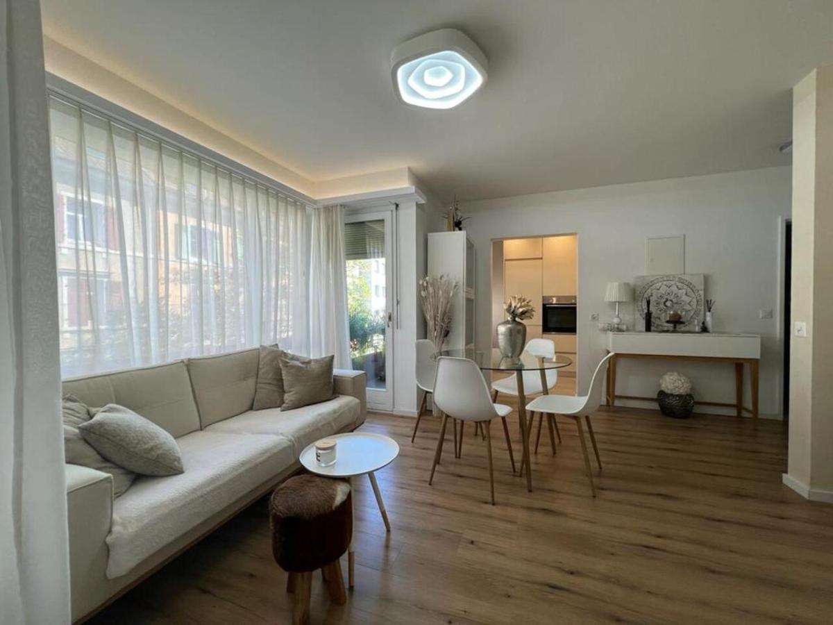 Stylish 1-Bedroom Condo Close To Exhibition Square Basilea Esterno foto