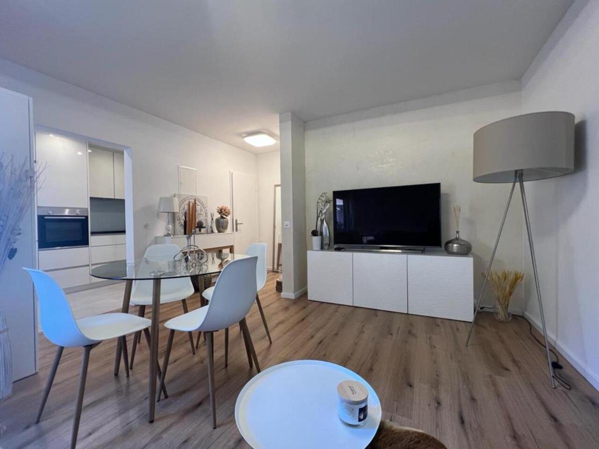 Stylish 1-Bedroom Condo Close To Exhibition Square Basilea Esterno foto