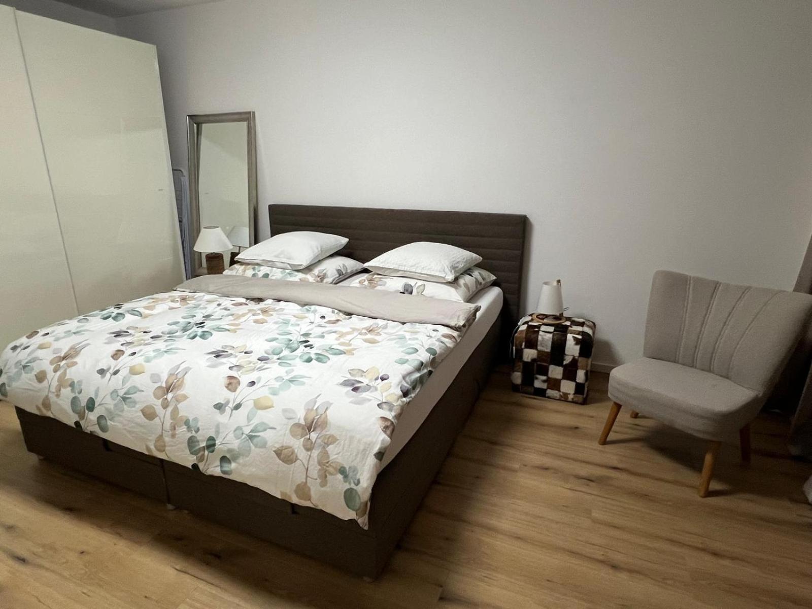 Stylish 1-Bedroom Condo Close To Exhibition Square Basilea Esterno foto